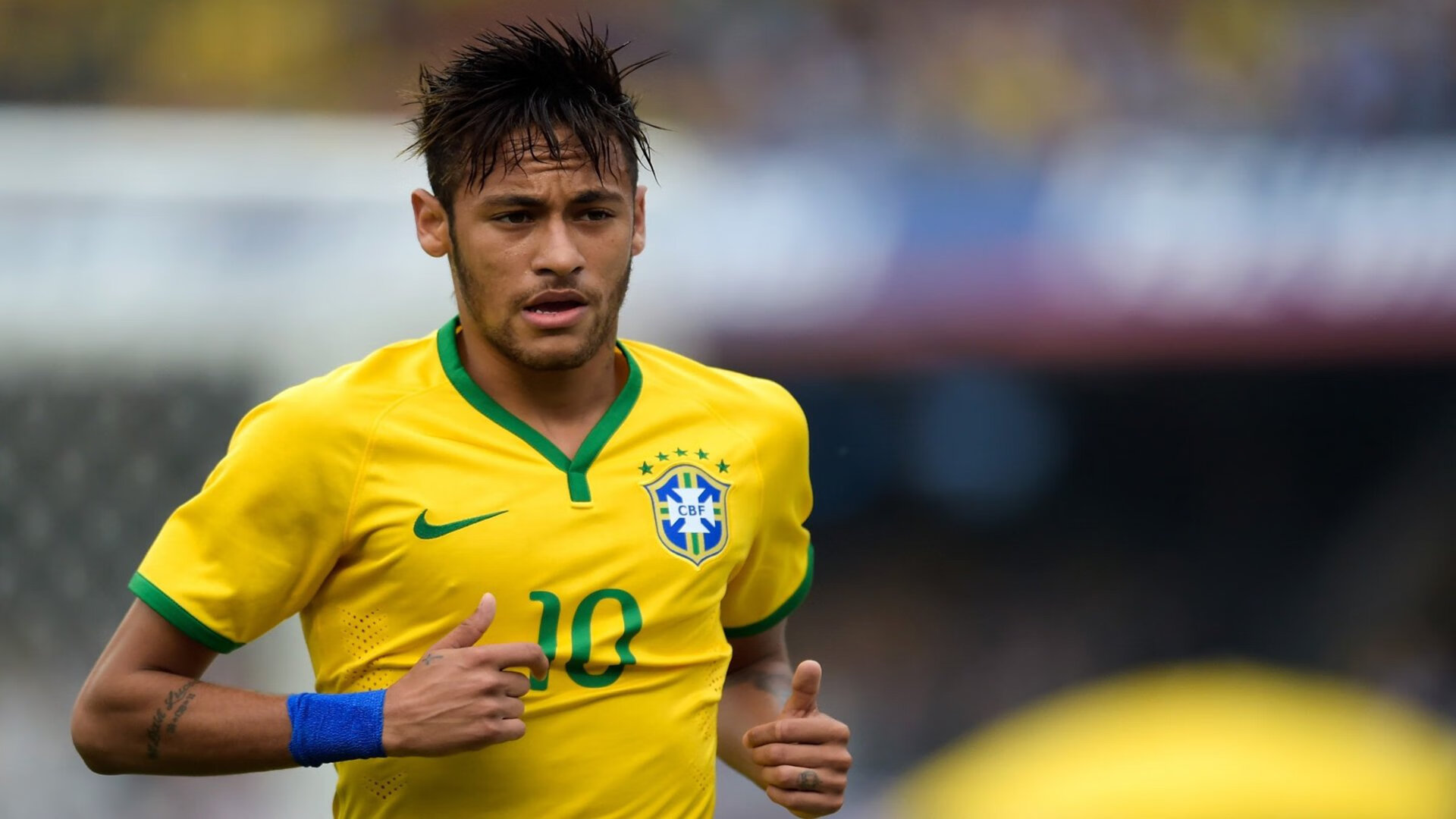 “德甲领跑球队状态火热，豪取多连胜”，德甲队员