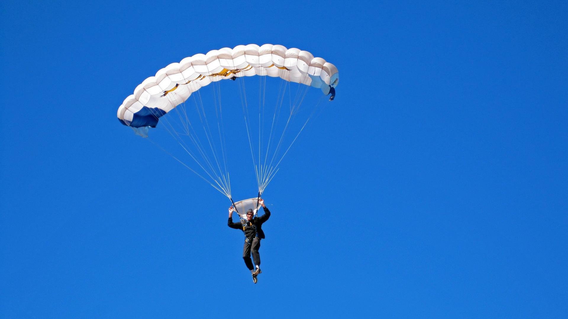 开云网址入口-山地自行车极速赛，感受风驰电掣的快感，山地自行车赛视频